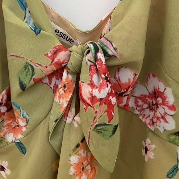 NWT ESSUE Green Floral Puff Sleeve w/ Front Tie Women S Small - Picture 4 of 6